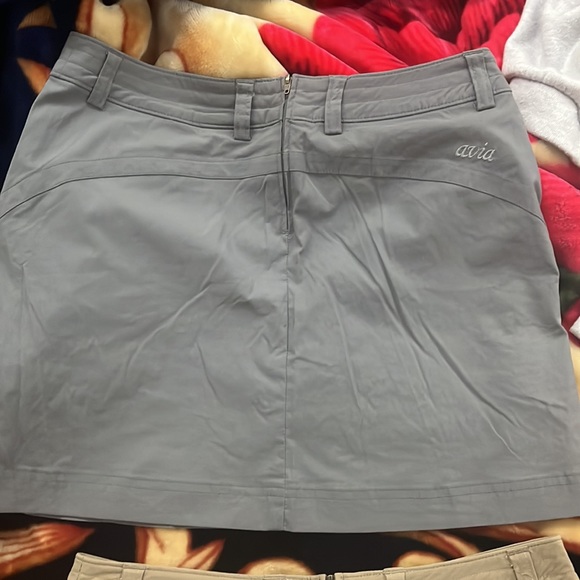 Short skirts - Picture 2 of 3